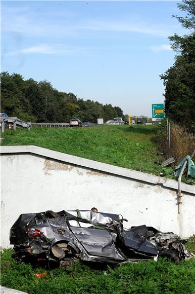 Troje mrtvih u slijetanju vozila na A1                                                                                                                                                                                                          