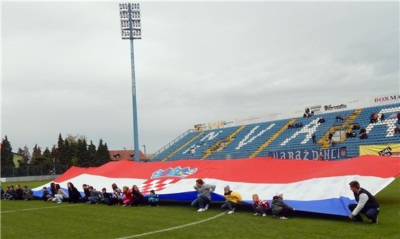 "Vatreni" i Pume prikupili 20-ak tisuća kuna za izradu spomenika u čast poginulih branitelja                                                                                                                                                    