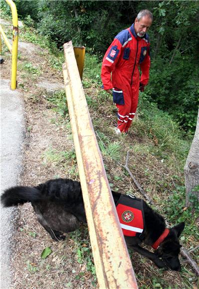 Pas tragač šibenskog HGSS-a pronašao nestalu 89-godišnju staricu                                                                                                                                                                                