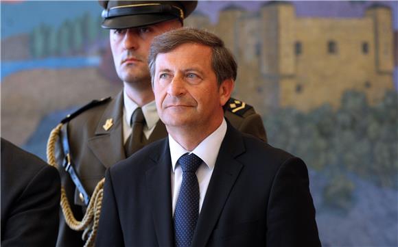 Erjavec za prekid postupaka protiv Ljubljanske banke                                                                                                                                                                                            