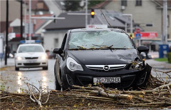 Zagrebačka Hitna: 16 intervencija zbog ozljeda građana u nevremenu                                                                                                                                                                              