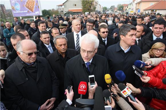 VUKOVAR Josipović: događaji u Vukovaru poraz su demokratske Hrvatske                                                                                                                                                                            