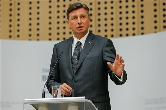 Pahor poručuje da je došao početak kraja krize                                                                                                                                                                                                  