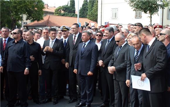 Gotovina i Krstičević otkrili spomenik 4. gardijskoj- Paucima                                                                                                                                                                                   