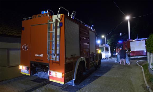 Zagreb: Ugašen požar na obiteljskoj kući, muškarac lakše ozlijeđen                                                                                                                                                                              