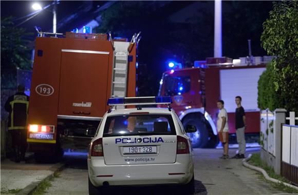 Zagreb: Ugašen požar na obiteljskoj kući, muškarac lakše ozlijeđen                                                                                                                                                                              