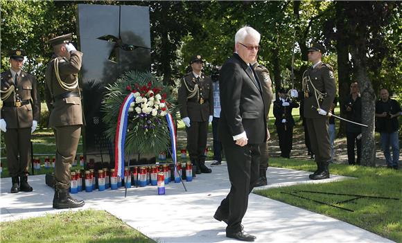 Predsjednik Josipović otkrio spomen-obilježje 'Petrinja-groblje'                                                                                                                                                                                