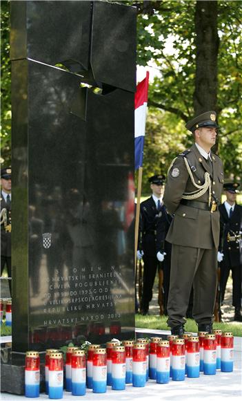 Predsjednik Josipović otkrio spomen-obilježje 'Petrinja-groblje'                                                                                                                                                                                