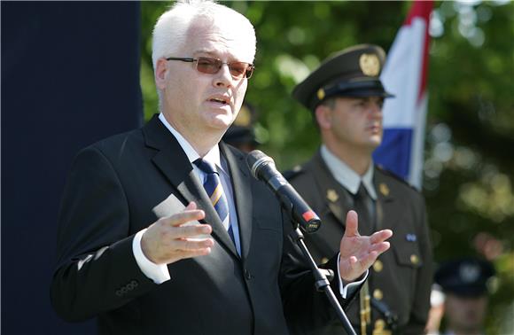 Predsjednik Josipović otkrio spomen-obilježje 'Petrinja-groblje'                                                                                                                                                                                