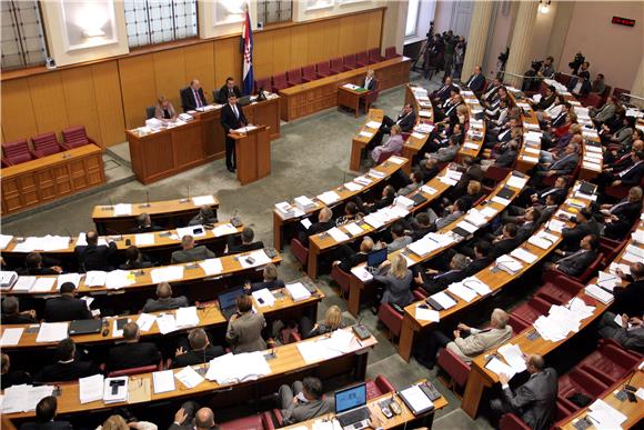 Premijer Milanović podnio godišnje izvješće pred Saborom                                                                                                                                                                                        