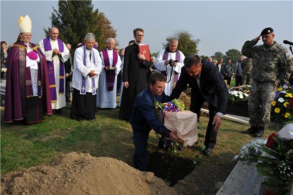 U Sotinu pokop 11 žrtava iz masovne grobnice                                                                                                                                                                                                    