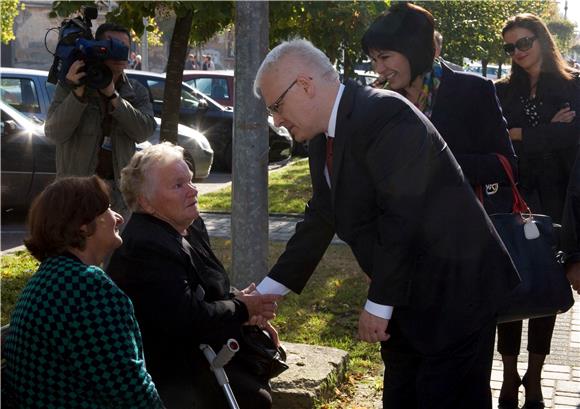 Josipović položio vijenac za žrtve ustaškog zločina u Drugom svjetskom ratu                                                                                                                                                                     