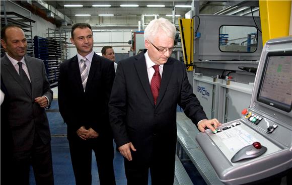 Predsjednik Josipović obišao tvrtku 'Nord produkt' u Dvoru                                                                                                                                                                                      