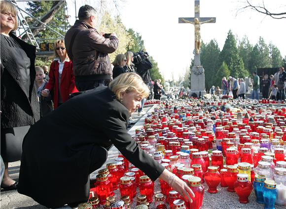 Izaslanstvo HNS-a povodom Svih svetih na Mirogoju                                                                                                                                                                                               