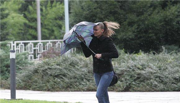 Zagreb: vjetar ruši stabla i krovove, a promet otežan                                                                                                                                                                                           