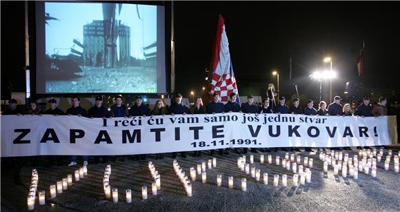 Paljenjem svijeća uz Vukovarsku ulicu Zagrepčani odali počast žrtvi Vukovara                                                                                                                                                                    