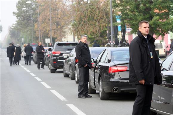 VUKOVAR- Državni dužnosnici napustili kolonu sjećanja                                                                                                                                                                                           