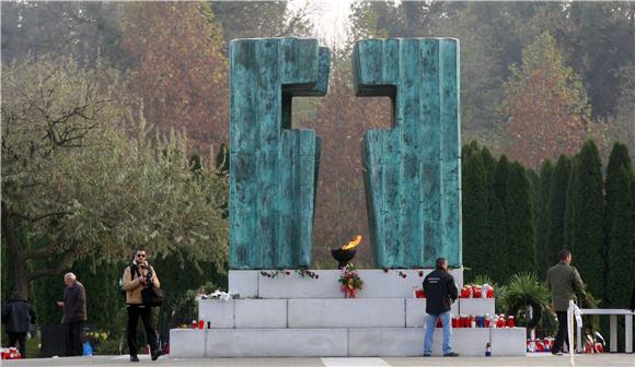 Memorijalno groblje žrtava Domovinskog rata u Vukovaru                                                                                                                                                                                          