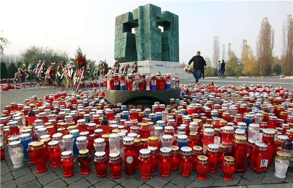 Memorijalno groblje žrtava Domovinskog rata u Vukovaru                                                                                                                                                                                          