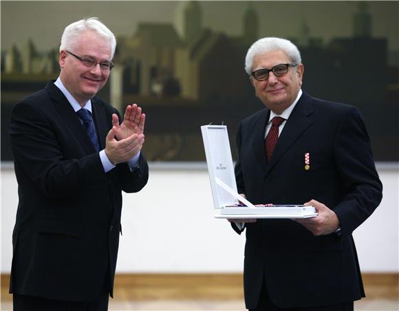 Predsjednik Josipović odlikovao Cherifa Bassiounija                                                                                                                                                                                             