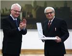 Predsjednik Josipović odlikovao Cherifa Bassiounija                                                                                                                                                                                             