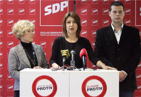 Povodom obilježavanja Međunarodnog dana borbe protiv nasilja nad ženama i predstojećeg referenduma održana konferencija za medije  u organizaciji Socijaldemokratskog foruma žena i Foruma mladih SDP-a                                         