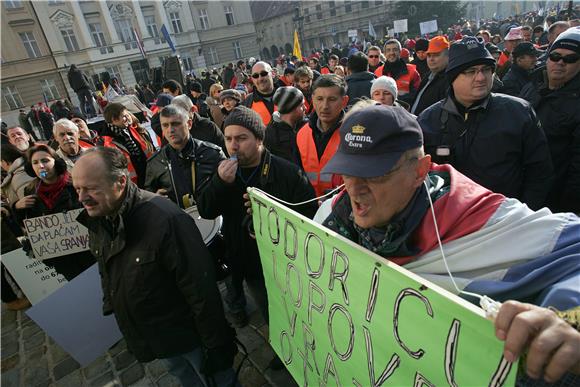 Sindikalni prosvjed protiv ZOR-a prerastao u prosvjed protiv Vlade                                                                                                                                                                              