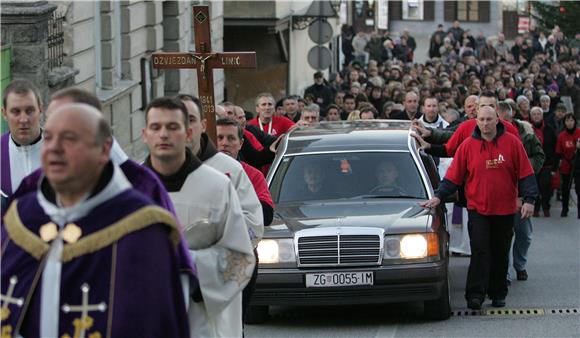 Posljednji ispraćaj fra Zvjezdana Linića                                                                                                                                                                                                        