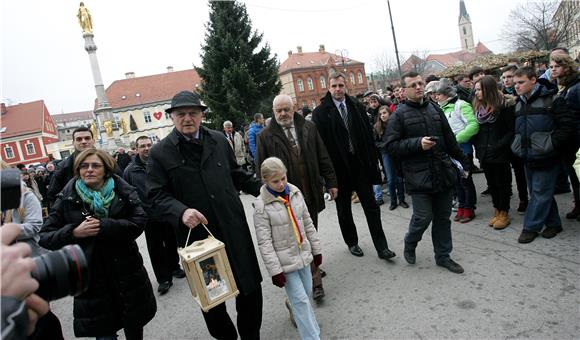 Svečanost unošenja Betlehemskoga svjetla mira u zagrebačku katedralu                                                                                                                                                                            