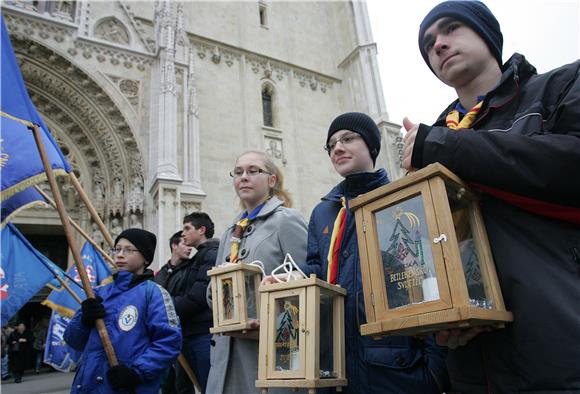 Svečanost unošenja Betlehemskoga svjetla mira u zagrebačku katedralu                                                                                                                                                                            