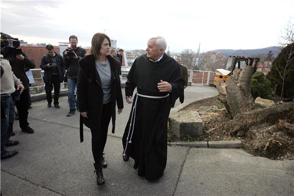 Milanka Opačić posjetila Dom za starije i nemoćne te pučku kuhinju Caritasa Župe sv. Antuna Padovanskoga                                                                                                                                        