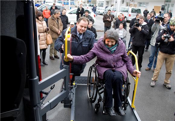 Pet kombi vozila za osobe s invaliditetom                                                                                                                                                                                                       