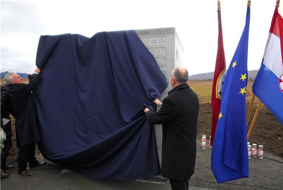 Otkriveno spomen-obilježje na lokaciji 'Tupale-Sinac' kod Otočca                                                                                                                                                                                