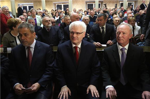 Josipović: Vladu treba podržati u nastojanjima da osigura legitimna vlasnička prava i funkcioniranje Ine