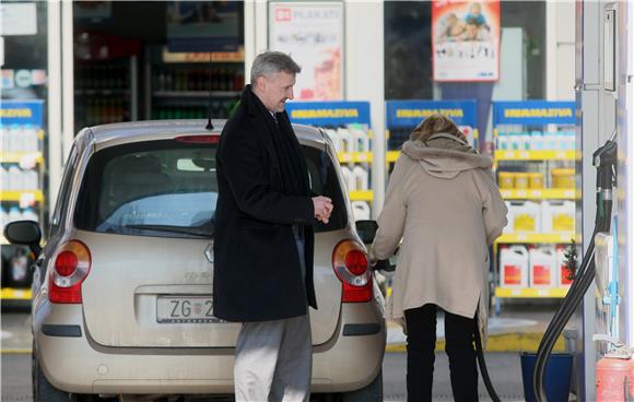 Ministarstvo: cijene derivata od ponoći niže 16-18 lipa