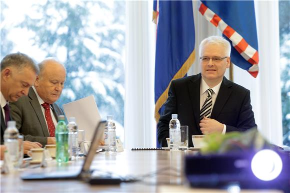 PAD REJTINGA: to nije dobra vijest - Josipović