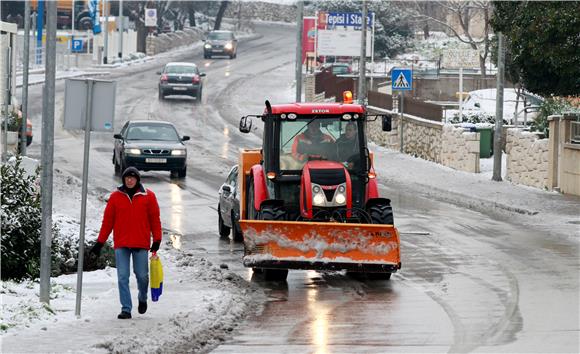 Snijeg zabijelio Šibenik