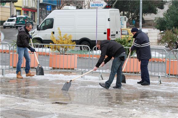 Snijeg zabijelio Šibenik