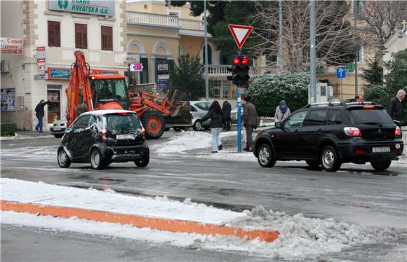 Snijeg zabijelio Šibenik