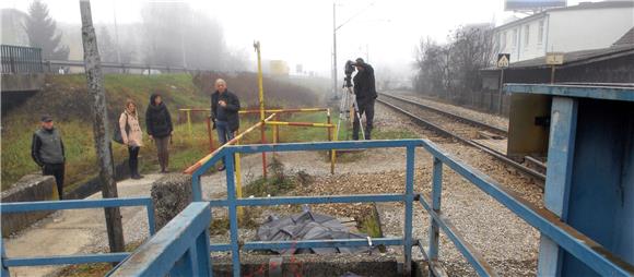 U naletu vlaka u Karlovcu smrtno stradao nepoznati muškarac 