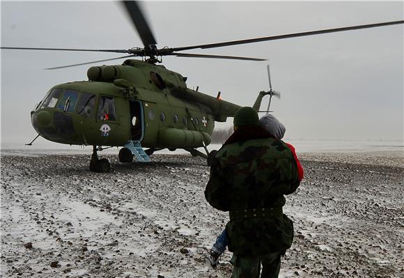 Srbija: vojska helikopterima spašava tisuću zametenih putnika 