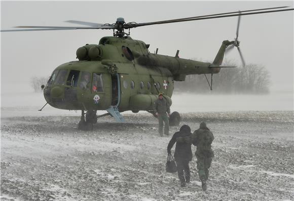 Srbija: vojska helikopterima spašava tisuću zametenih putnika 