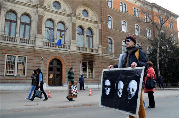 U Sarajevu prosvjedna okupljanja, sastanak državnog vrha i međureligijskog vijeća