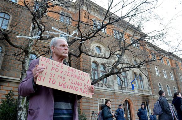 U Sarajevu prosvjedna okupljanja, sastanak državnog vrha i međureligijskog vijeća