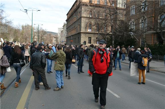 U Sarajevu prosvjedna okupljanja, sastanak državnog vrha i međureligijskog vijeća