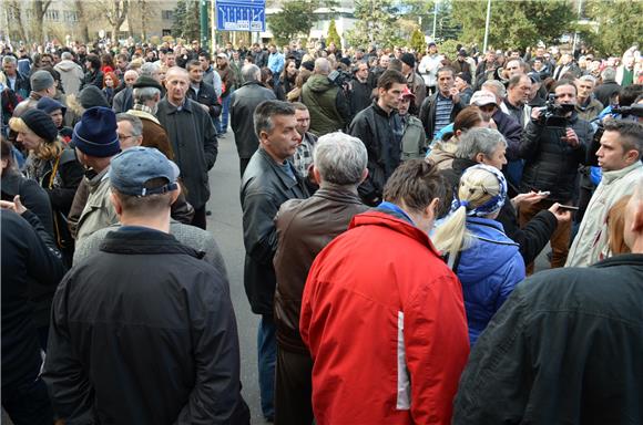 U Sarajevu prosvjedna okupljanja, sastanak državnog vrha i međureligijskog vijeća