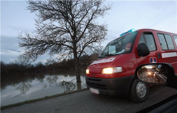 Vojska pomaže Letovaniću u obrani od poplave