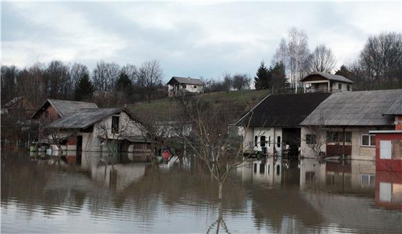 Vojska pomaže Letovaniću u obrani od poplave