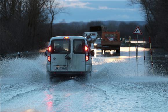 Vojska pomaže Letovaniću u obrani od poplave