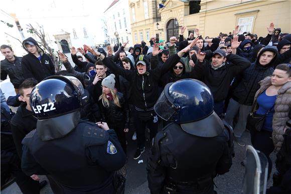 Na zagrebačkom prosvjedu 12 privedenih 